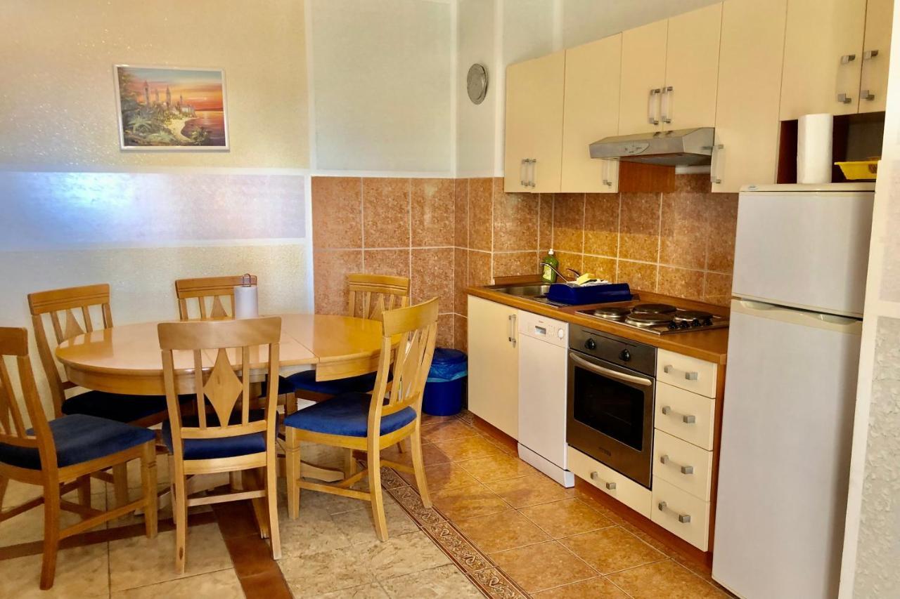 Villa Latina With 6 Apartments And A Shared Pool فير المظهر الخارجي الصورة