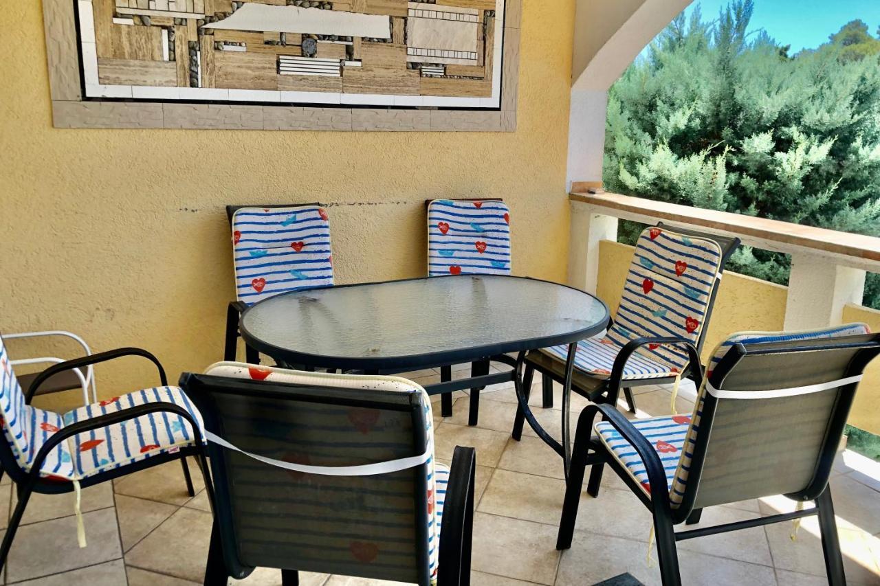 Villa Latina With 6 Apartments And A Shared Pool فير المظهر الخارجي الصورة