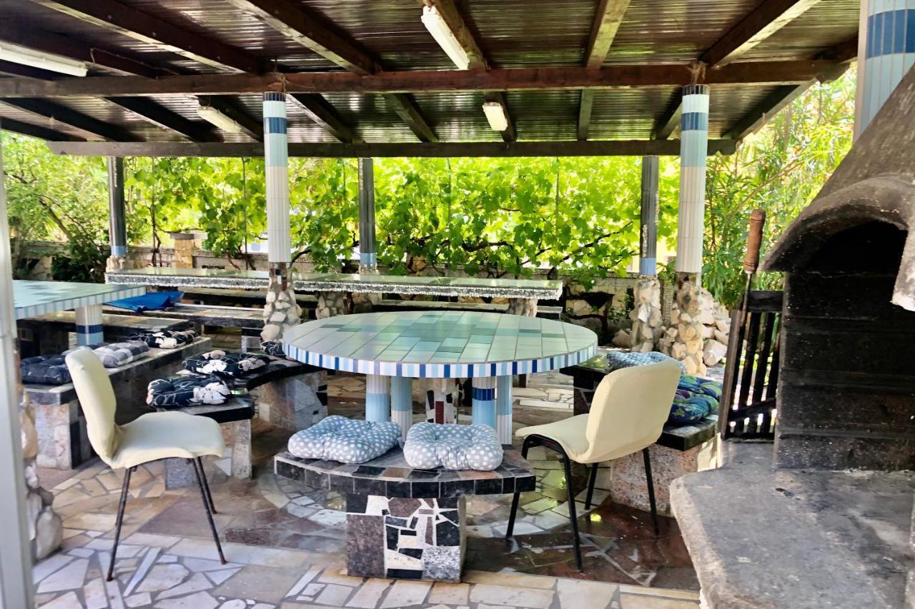 Villa Latina With 6 Apartments And A Shared Pool فير المظهر الخارجي الصورة
