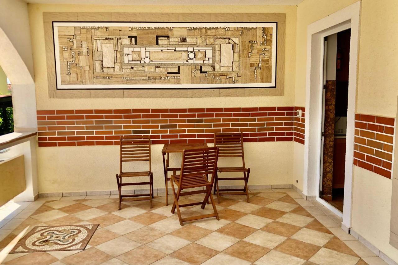 Villa Latina With 6 Apartments And A Shared Pool فير المظهر الخارجي الصورة