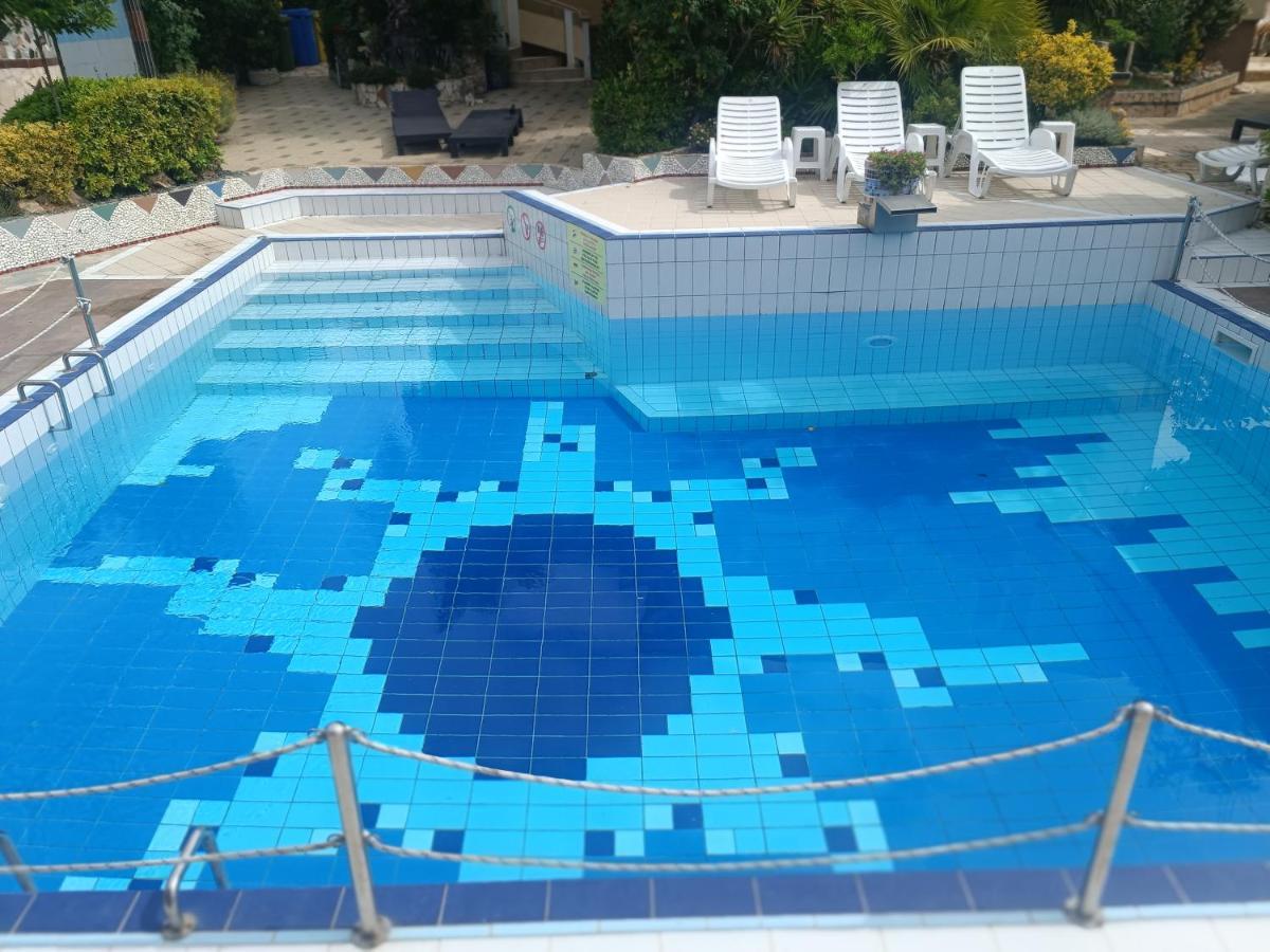 Villa Latina With 6 Apartments And A Shared Pool فير المظهر الخارجي الصورة