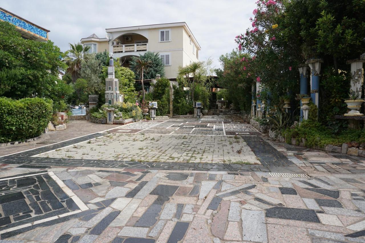 Villa Latina With 6 Apartments And A Shared Pool فير المظهر الخارجي الصورة