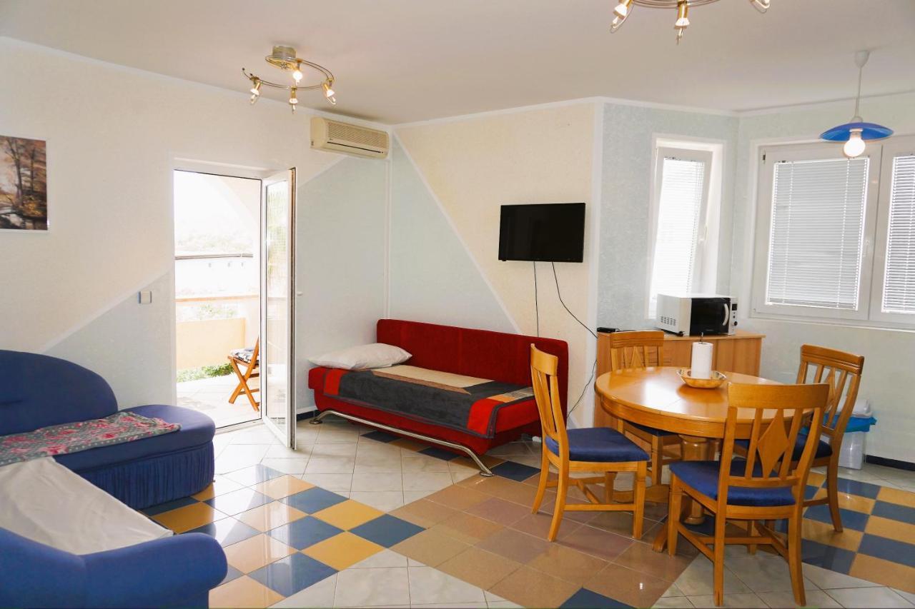 Villa Latina With 6 Apartments And A Shared Pool فير المظهر الخارجي الصورة