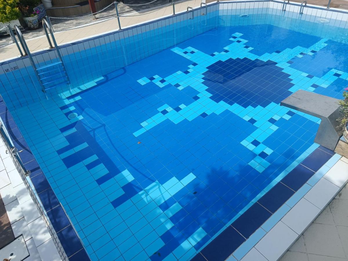 Villa Latina With 6 Apartments And A Shared Pool فير المظهر الخارجي الصورة