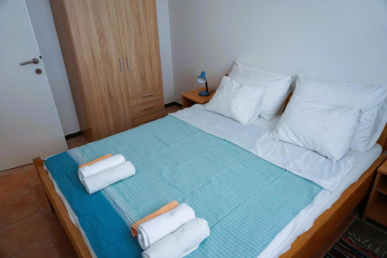 Villa Latina With 6 Apartments And A Shared Pool فير المظهر الخارجي الصورة