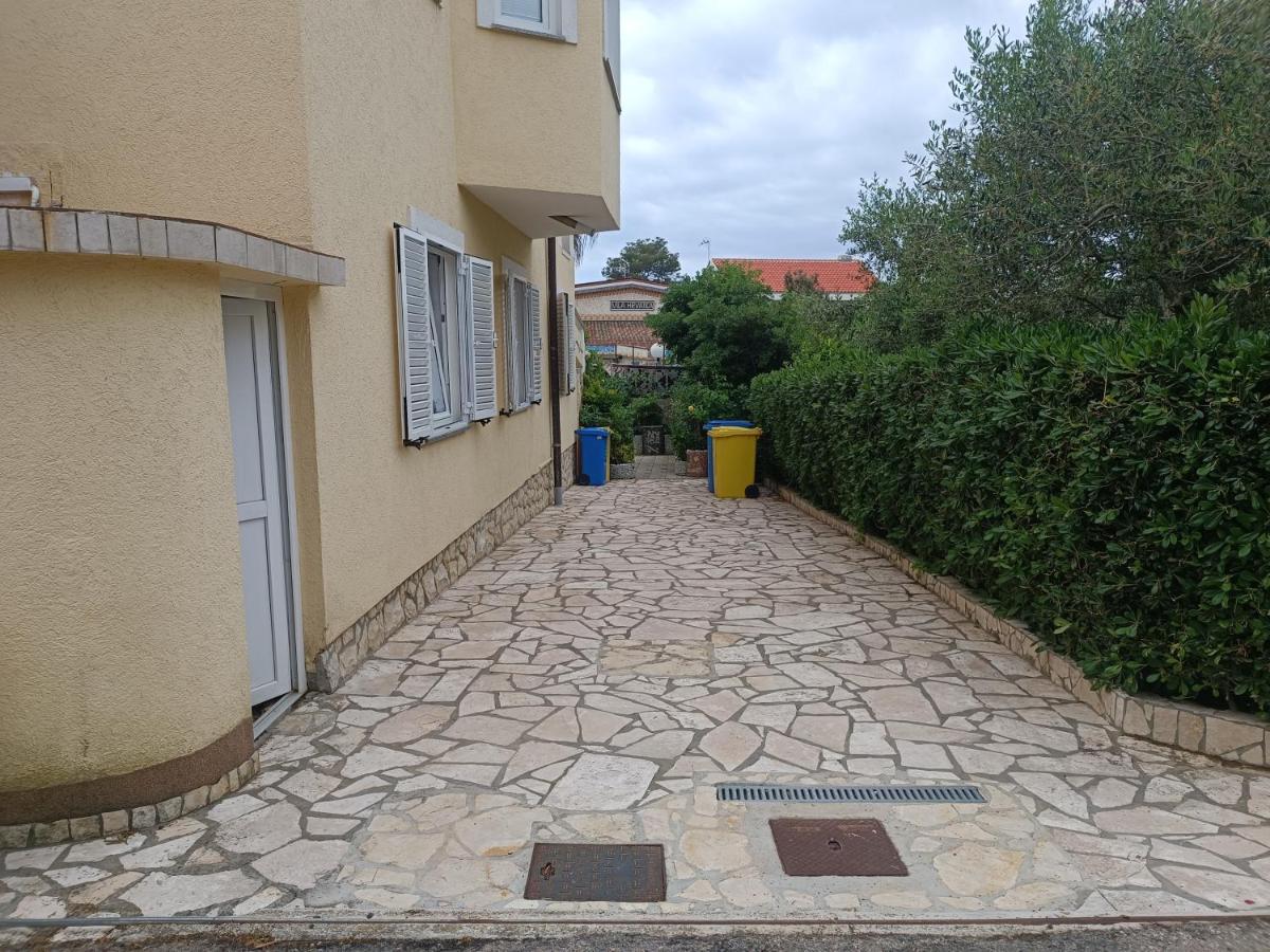 Villa Latina With 6 Apartments And A Shared Pool فير المظهر الخارجي الصورة