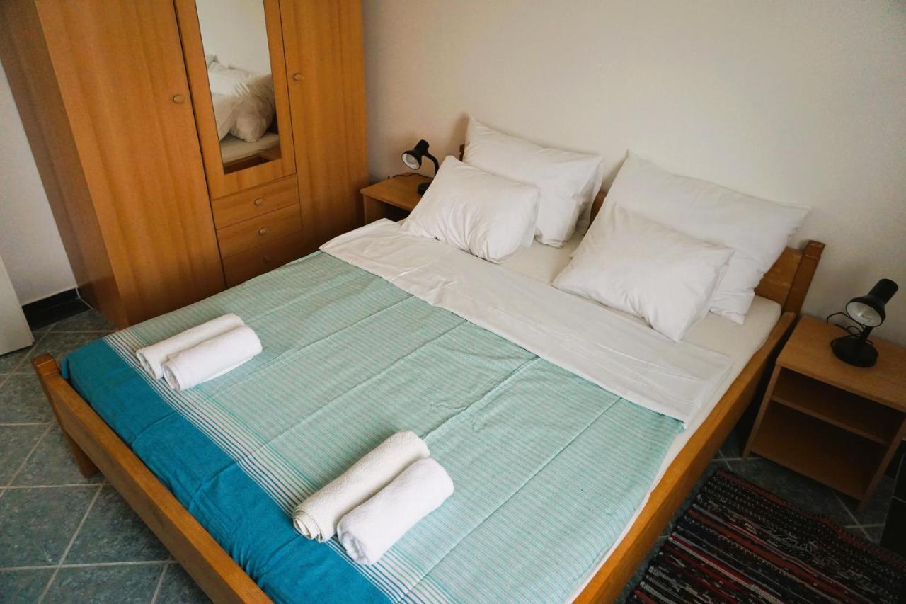 Villa Latina With 6 Apartments And A Shared Pool فير المظهر الخارجي الصورة